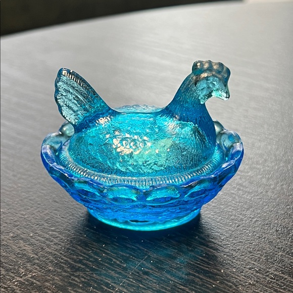 Vintage Miniature Blue Topaz Glass Hen on Nest Salt Cellar Westmoreland USA - Picture 4 of 11